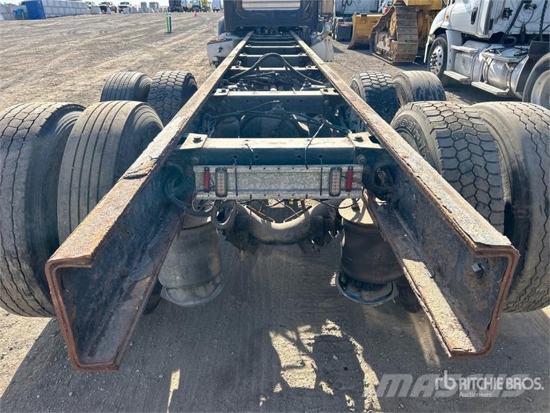 Peterbilt 330 Cabines