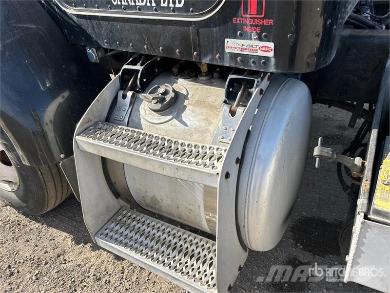 Peterbilt 330 Cabines