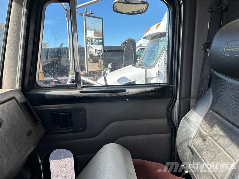 Peterbilt 330 Cabines