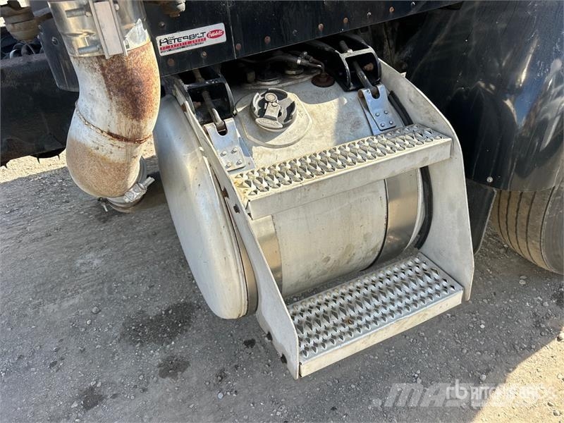 Peterbilt 330 Cabines