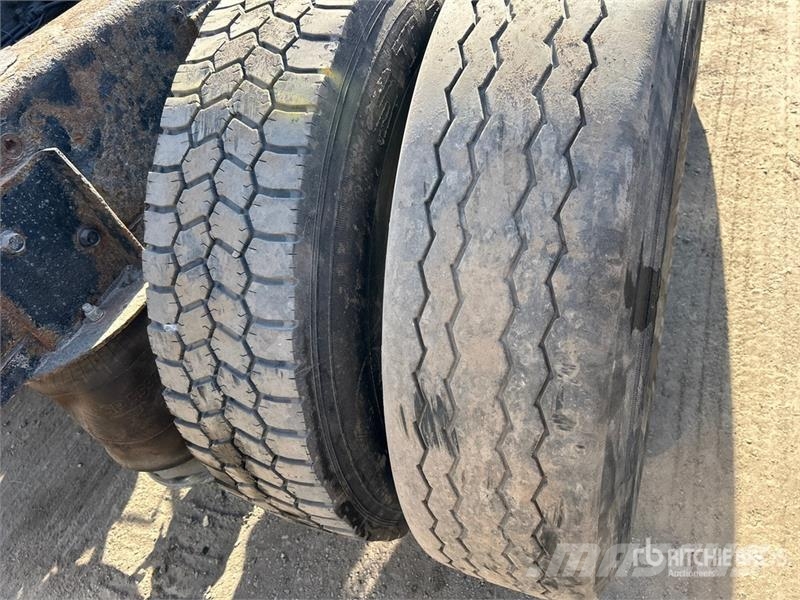 Peterbilt 330 Cabines