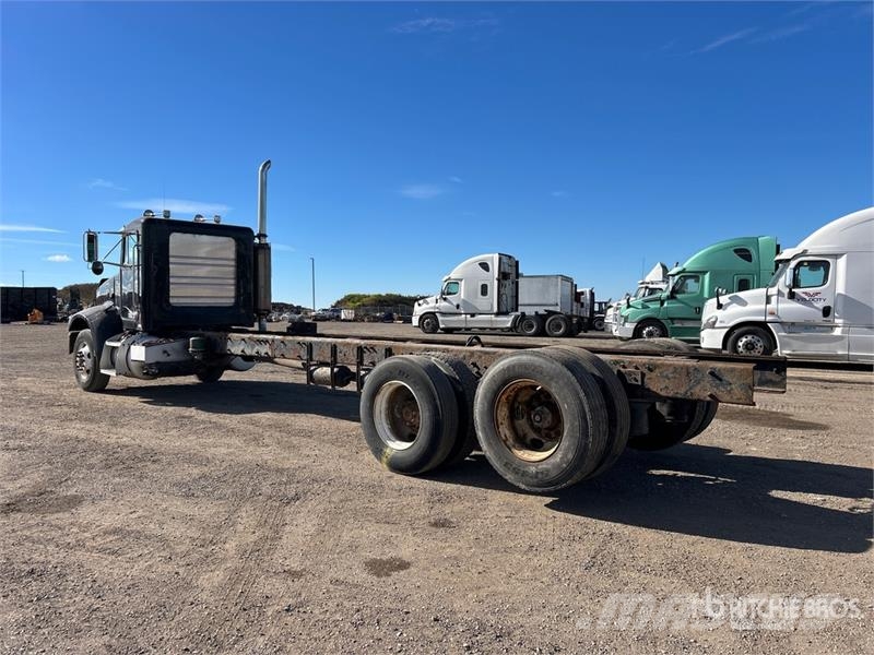 Peterbilt 330 Cabines