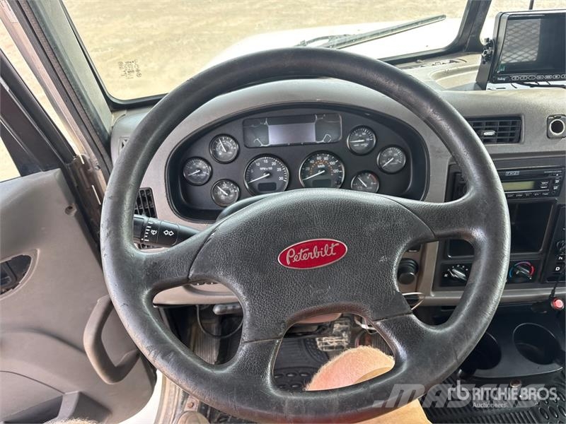 Peterbilt 330 Kipplader