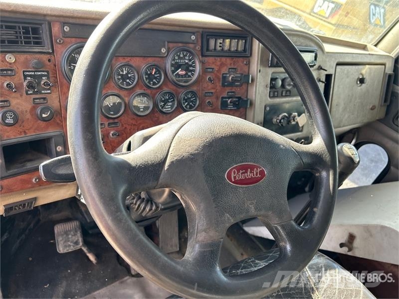 Peterbilt 330 Cabines