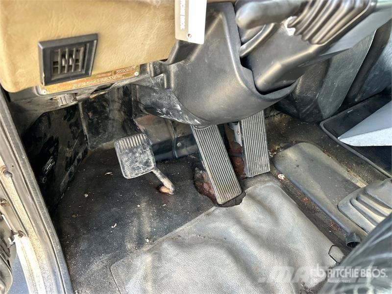 Peterbilt 330 Cabines