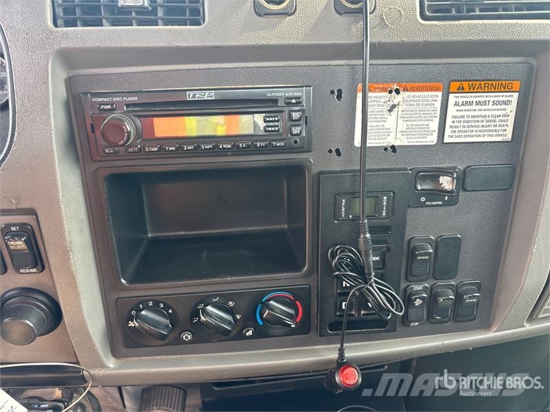 Peterbilt 330 Kipplader
