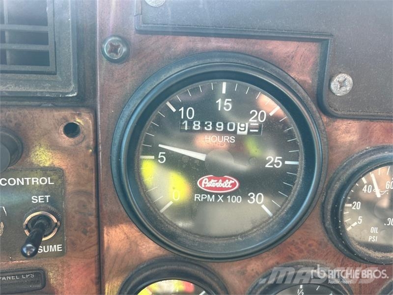 Peterbilt 330 Cabines