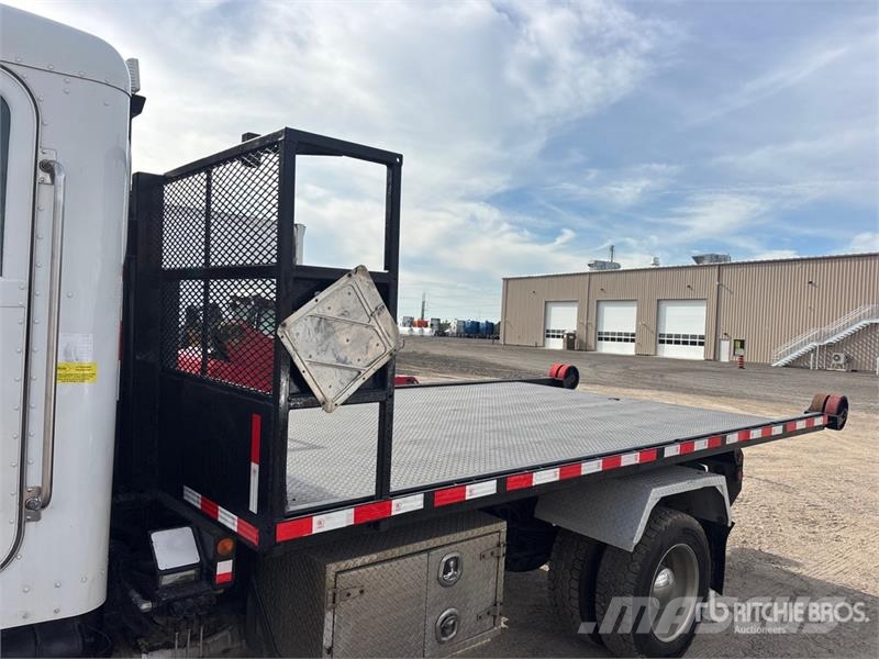 Peterbilt 330 Kipplader