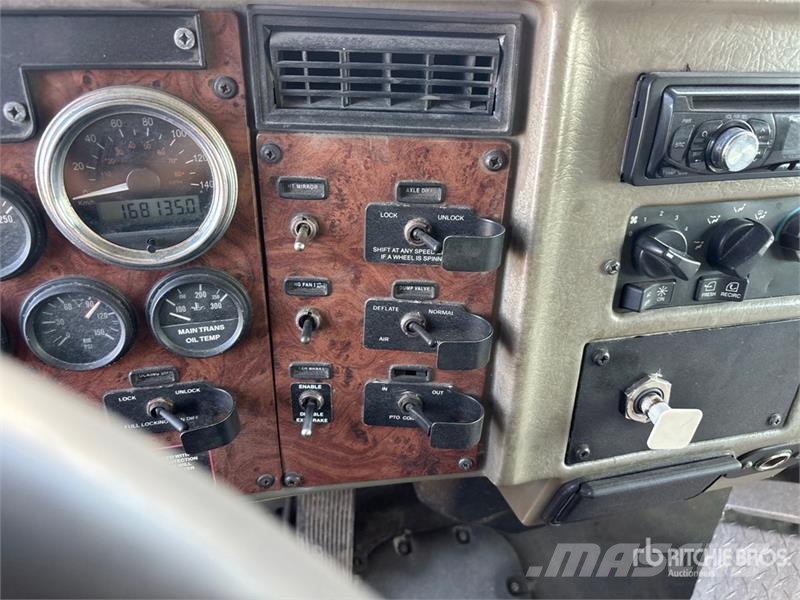 Peterbilt 330 Furgoonautod