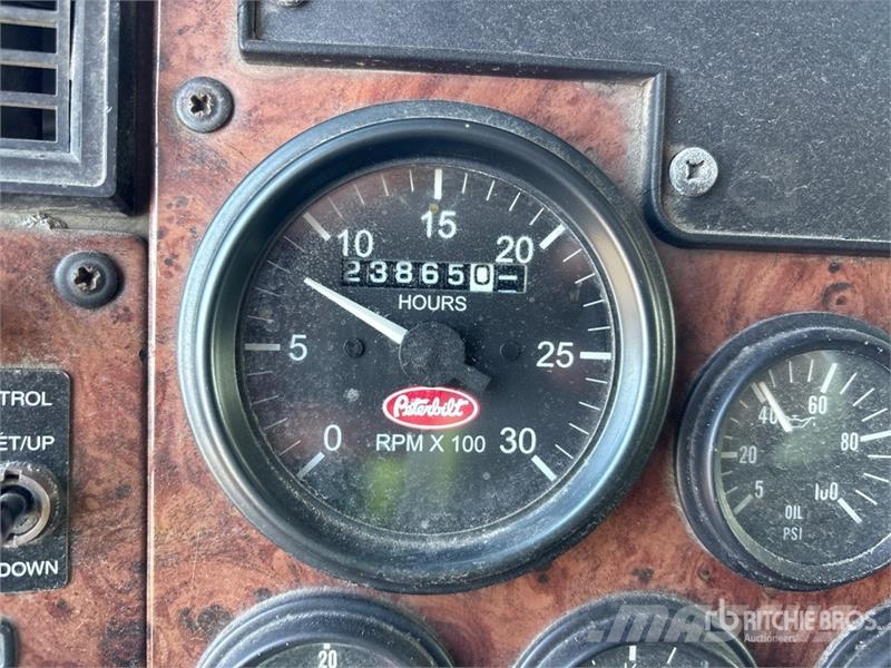 Peterbilt 330 Furgoonautod
