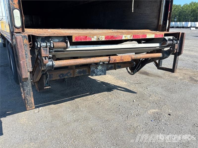 Peterbilt 330 Furgoonautod