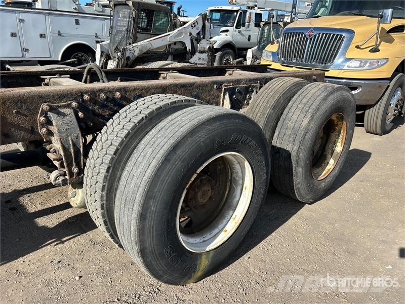 Peterbilt 330 Cabines