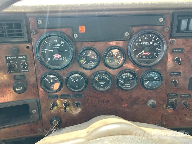 Peterbilt 330 Cabines