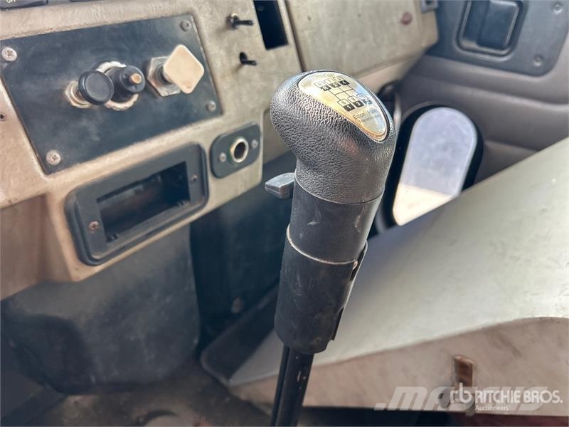 Peterbilt 330 Cabines