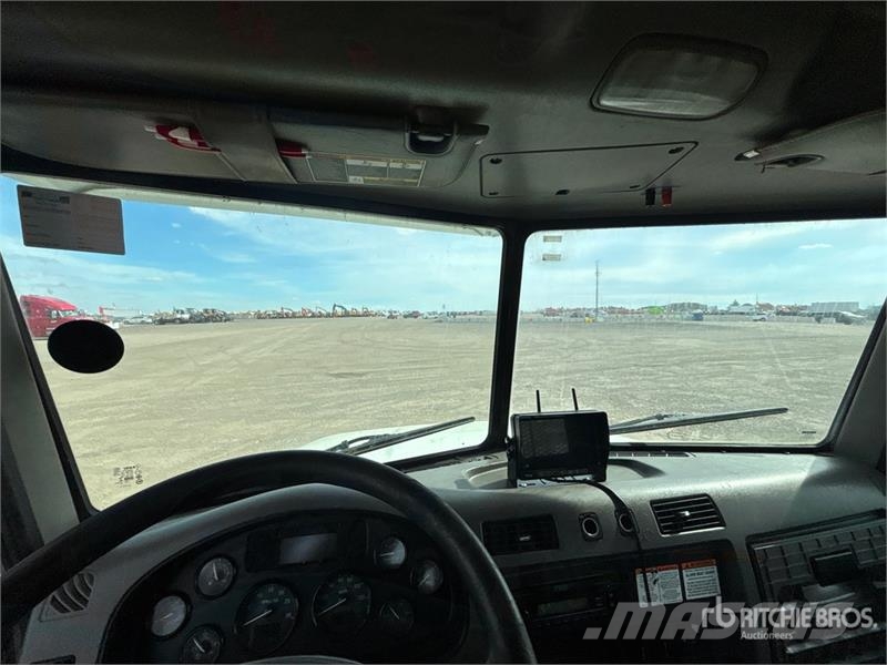 Peterbilt 330 Kipplader