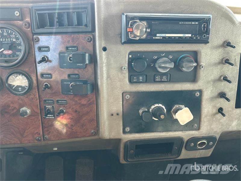 Peterbilt 330 Cabines