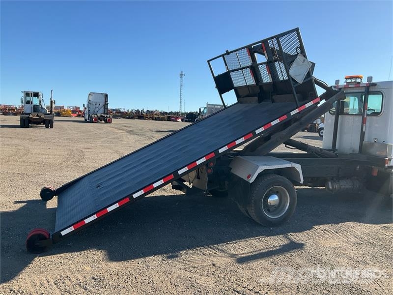 Peterbilt 330 Kipplader