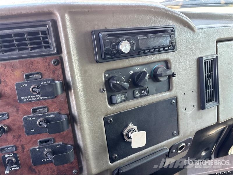 Peterbilt 330 Furgoonautod