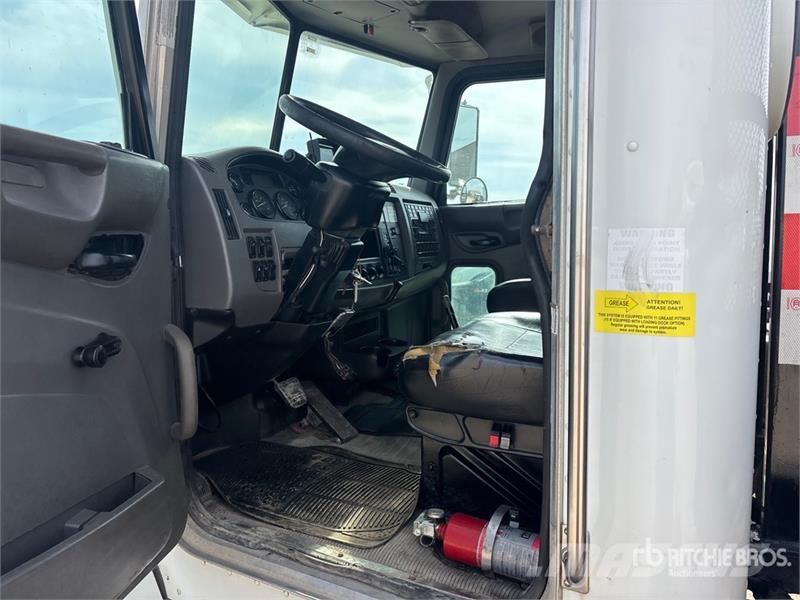 Peterbilt 330 Kipplader