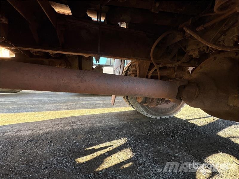 Peterbilt 330 12000 L 4x2 Fuel Truck Tanker trucks