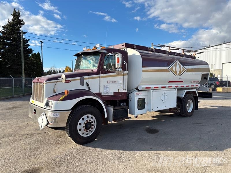 Peterbilt 330 4x2 Fuel Truck Cisternové vozy
