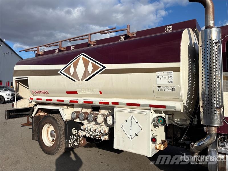 Peterbilt 330 4x2 Fuel Truck Cisternové vozy