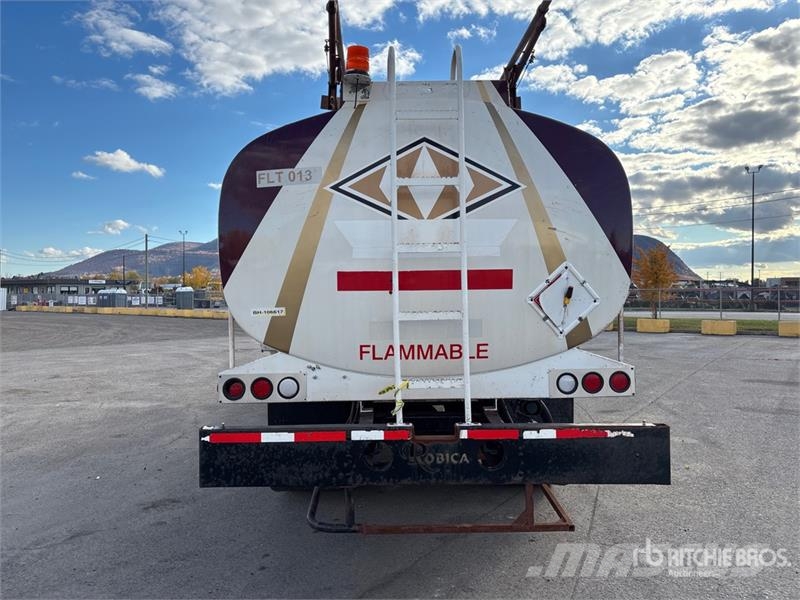 Peterbilt 330 4x2 Fuel Truck Cisternové vozy