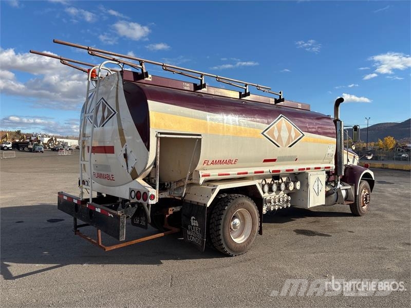 Peterbilt 330 4x2 Fuel Truck Cisternové vozy