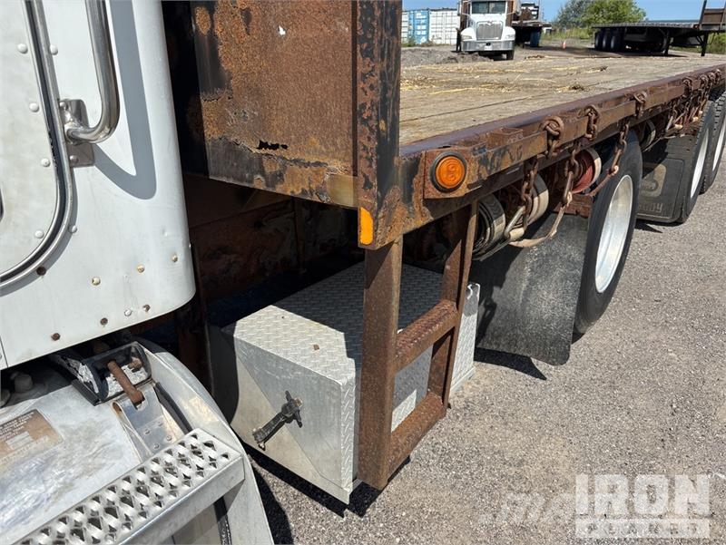 Peterbilt 335 شاحنات مسطحة/مفصلية الجوانب