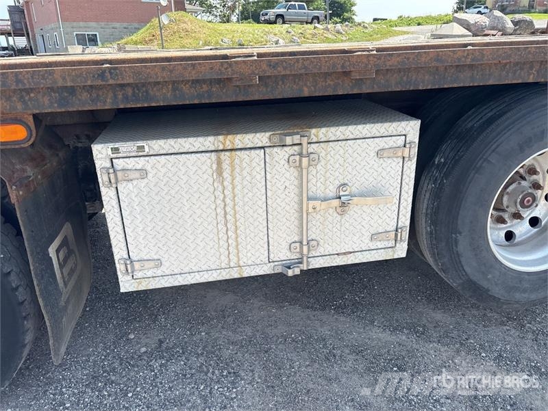 Peterbilt 335 شاحنات مسطحة/مفصلية الجوانب