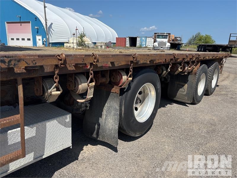 Peterbilt 335 شاحنات مسطحة/مفصلية الجوانب