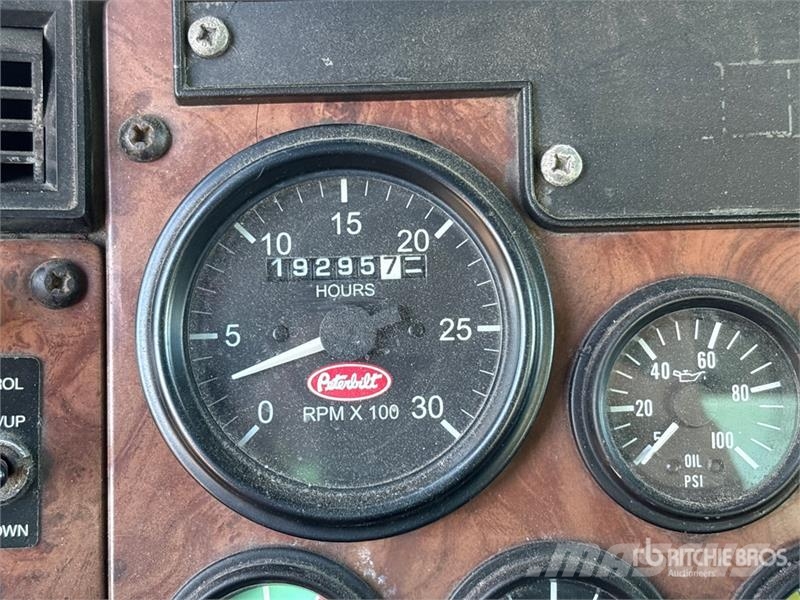 Peterbilt 335 Kabine i unutrašnjost