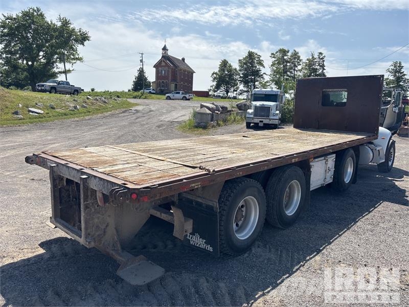 Peterbilt 335 شاحنات مسطحة/مفصلية الجوانب
