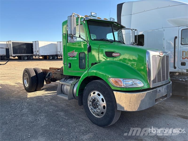 Peterbilt 335 Kabine i unutrašnjost