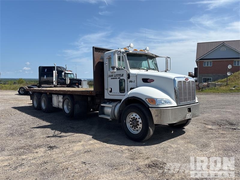 Peterbilt 335 شاحنات مسطحة/مفصلية الجوانب