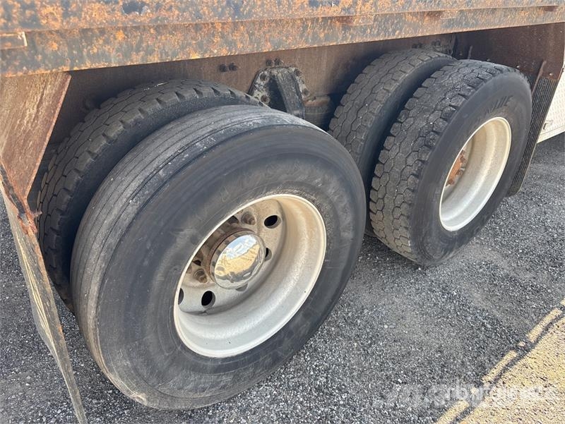 Peterbilt 335 شاحنات مسطحة/مفصلية الجوانب