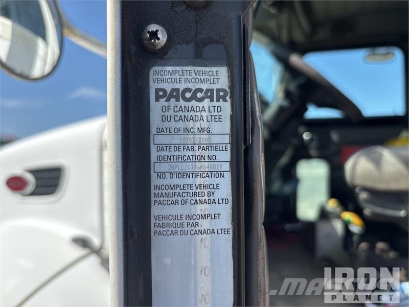 Peterbilt 335 شاحنات مسطحة/مفصلية الجوانب