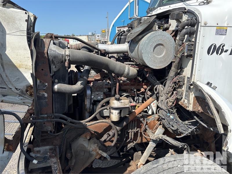 Peterbilt 335 شاحنات مسطحة/مفصلية الجوانب