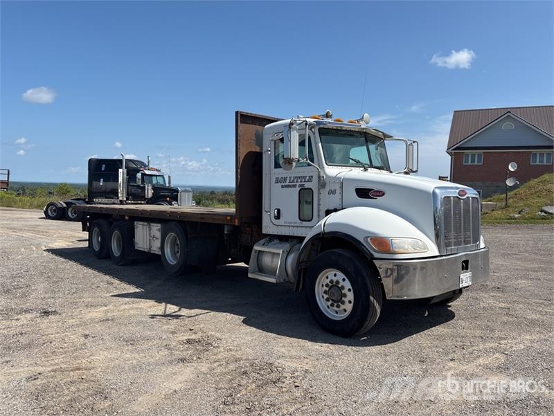 Peterbilt 335 شاحنات مسطحة/مفصلية الجوانب
