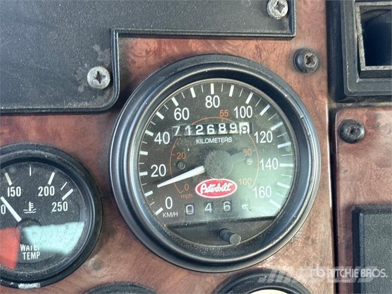 Peterbilt 335 Kabine i unutrašnjost