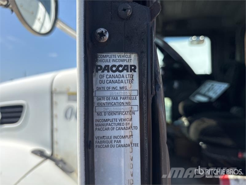 Peterbilt 335 شاحنات مسطحة/مفصلية الجوانب