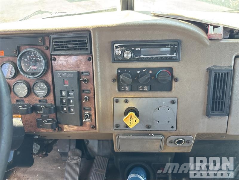 Peterbilt 335 شاحنات مسطحة/مفصلية الجوانب