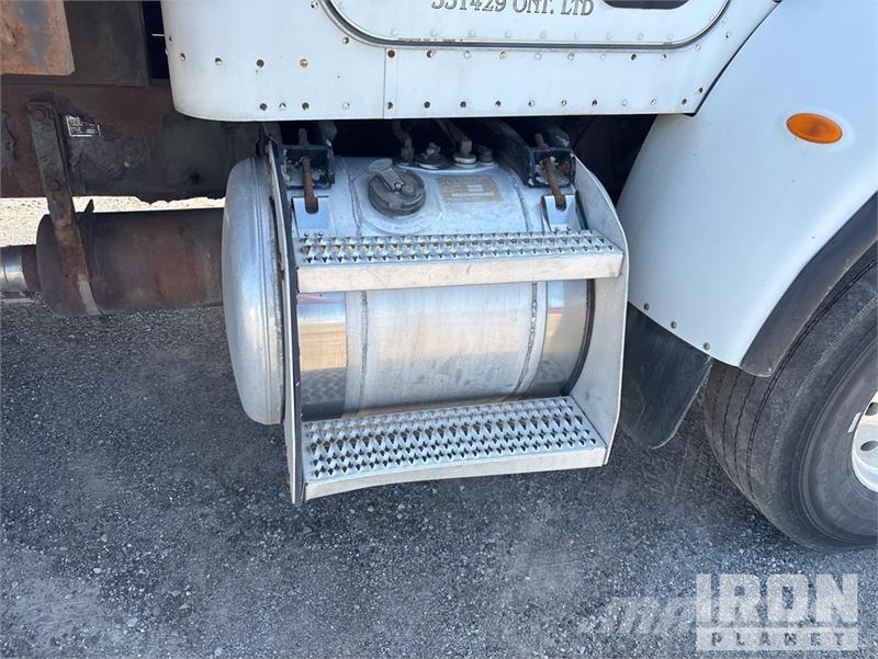 Peterbilt 335 شاحنات مسطحة/مفصلية الجوانب