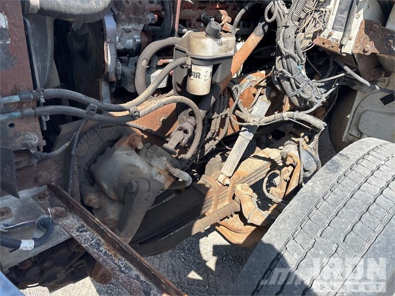 Peterbilt 335 شاحنات مسطحة/مفصلية الجوانب