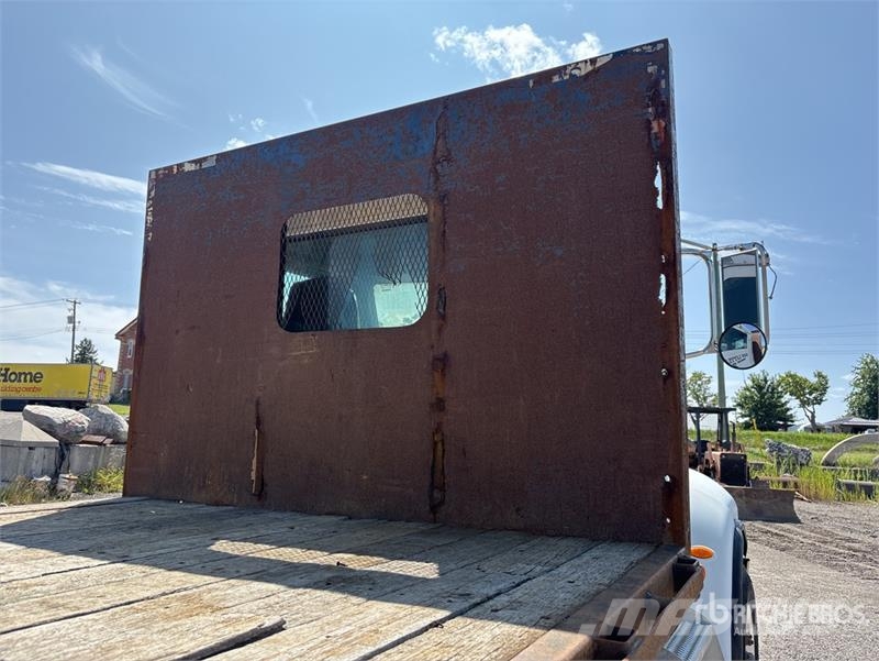 Peterbilt 335 شاحنات مسطحة/مفصلية الجوانب