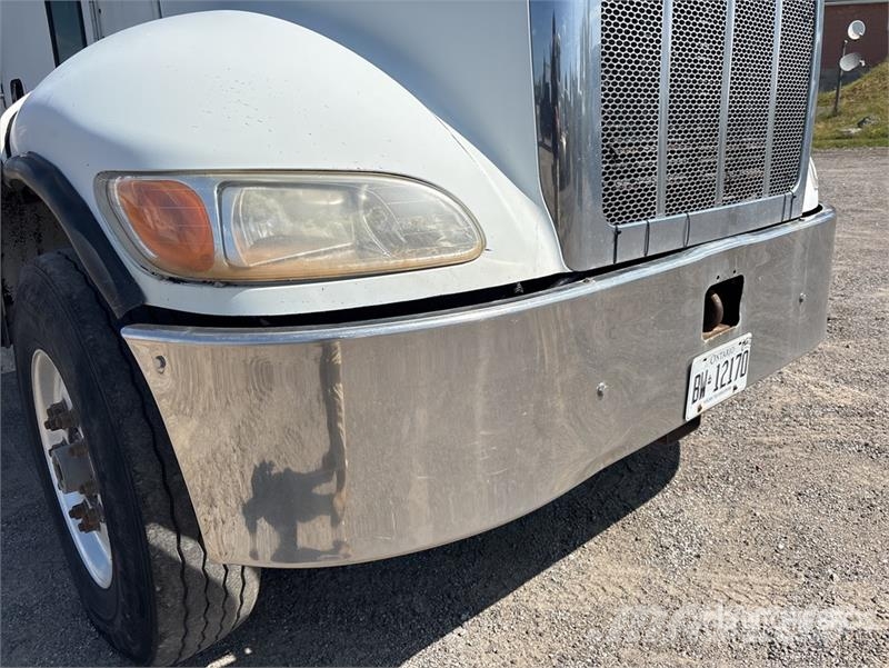 Peterbilt 335 شاحنات مسطحة/مفصلية الجوانب