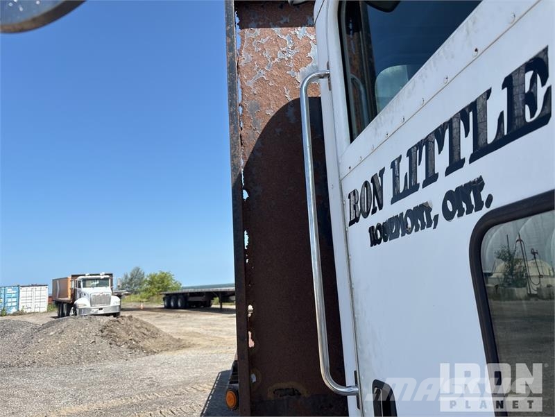 Peterbilt 335 شاحنات مسطحة/مفصلية الجوانب