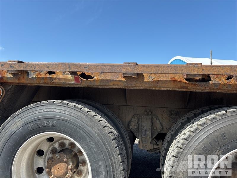 Peterbilt 335 شاحنات مسطحة/مفصلية الجوانب
