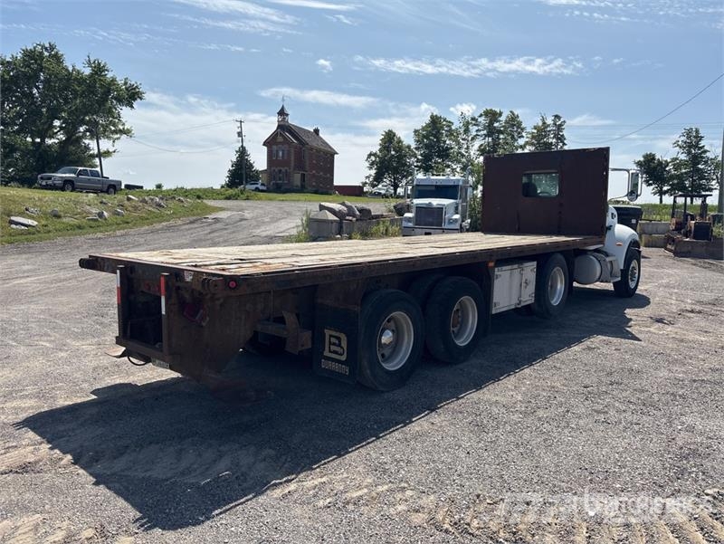 Peterbilt 335 شاحنات مسطحة/مفصلية الجوانب