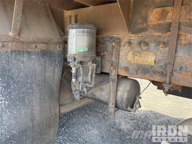 Peterbilt 335 شاحنات مسطحة/مفصلية الجوانب